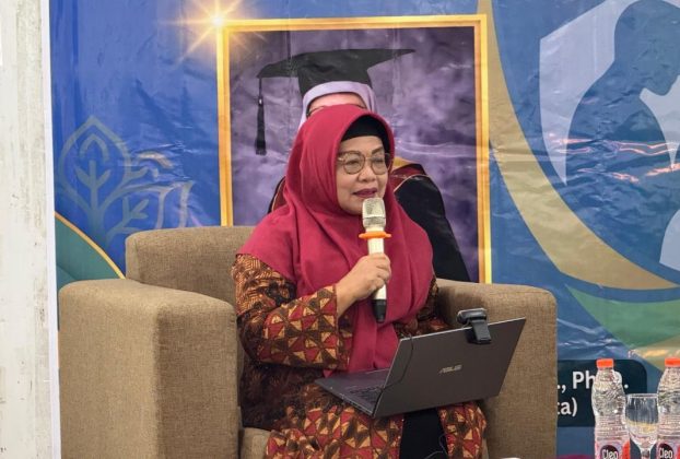 Prof. Dr. Hj. Sri Sumarni, M.Pd. dari UIN Sunan Kalijaga Yogyakarta